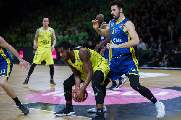 的不懈冲击 的不懈冲击